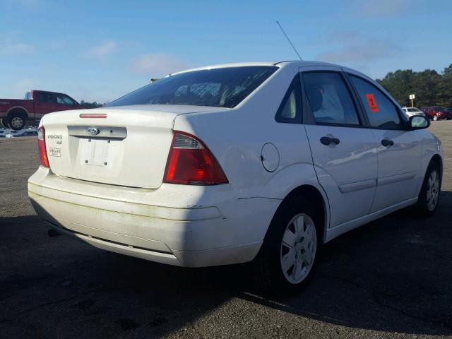 1FAFP34N07W320929 - 2007 FORD FOCUS ZX4 WHITE photo 4