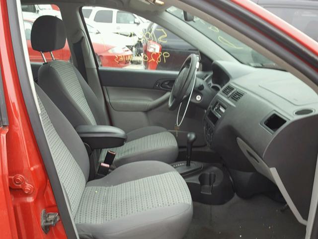1FAFP34N66W180688 - 2006 FORD FOCUS ZX4 RED photo 5