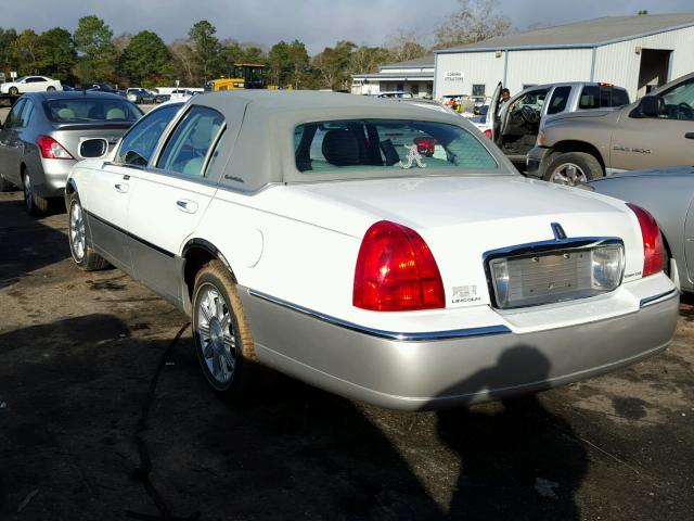 1LNHM82V47Y608819 - 2007 LINCOLN TOWN CAR S WHITE photo 3