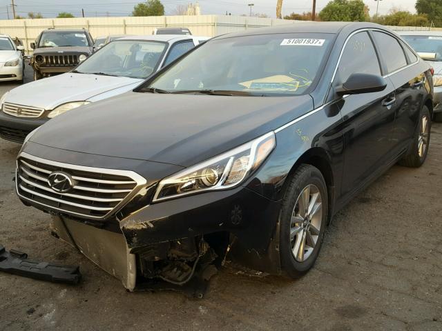 5NPE24AF7FH260112 - 2015 HYUNDAI SONATA SE BLACK photo 2