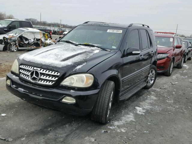 4JGAB75E65A533656 - 2005 MERCEDES-BENZ ML 500 BLACK photo 2