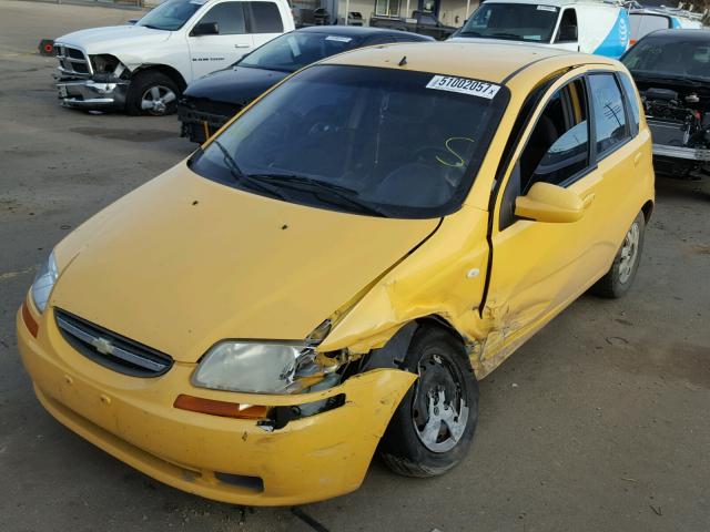 KL1TD66687B732169 - 2007 CHEVROLET AVEO BASE YELLOW photo 2