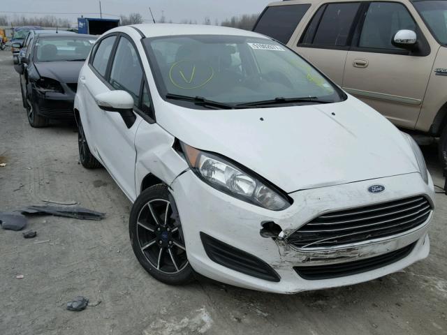 3FADP4EJ1FM141659 - 2015 FORD FIESTA SE WHITE photo 1