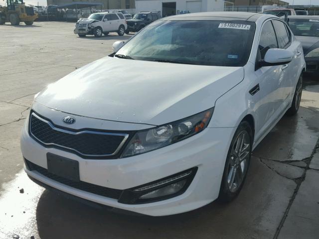 5XXGR4A63DG205041 - 2013 KIA OPTIMA SX WHITE photo 2