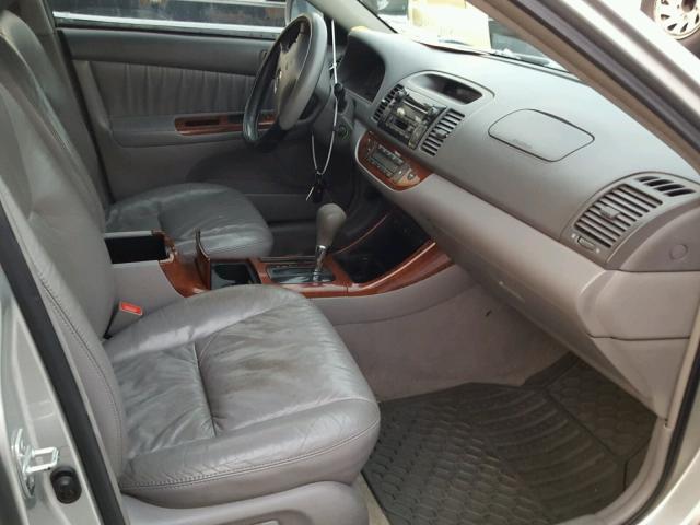 4T1BE32K82U589817 - 2002 TOYOTA CAMRY LE 银色 照片 5