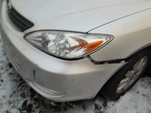 4T1BE32K82U589817 - 2002 TOYOTA CAMRY LE 银色 照片 9