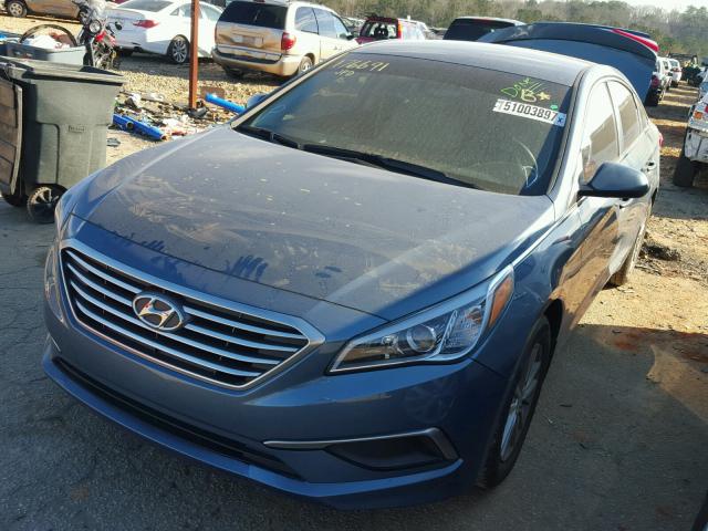 5NPE24AF3HH459628 - 2017 HYUNDAI SONATA SE BLUE photo 2