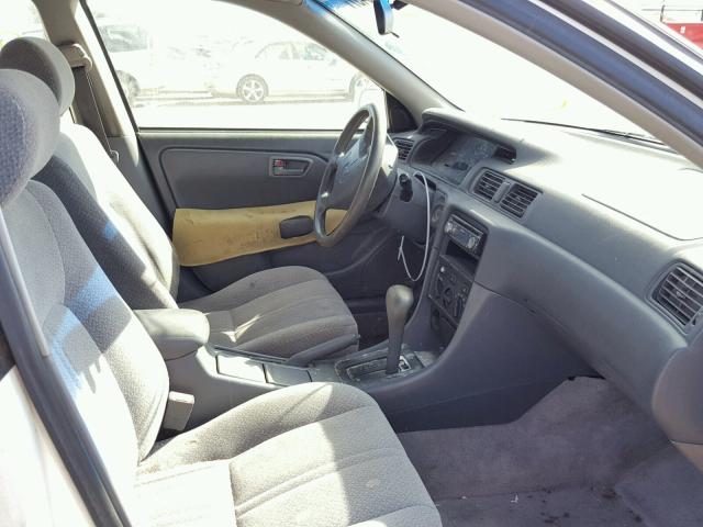 JT2BG22K9Y0443072 - 2000 TOYOTA CAMRY CE WHITE photo 5