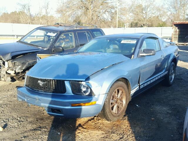 1ZVFT80N955108362 - 2005 FORD MUSTANG BLUE photo 2