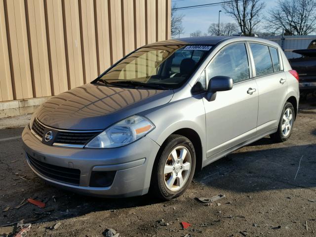 3N1BC13E68L453229 - 2008 NISSAN VERSA S SILVER photo 2