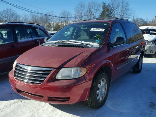 2A4GP54LX6R727991 - 2006 CHRYSLER TOWN & COU RED photo 2