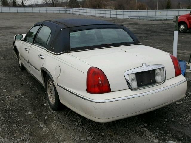 1LNFM82W1XY603805 - 1999 LINCOLN TOWN CAR S WHITE photo 3