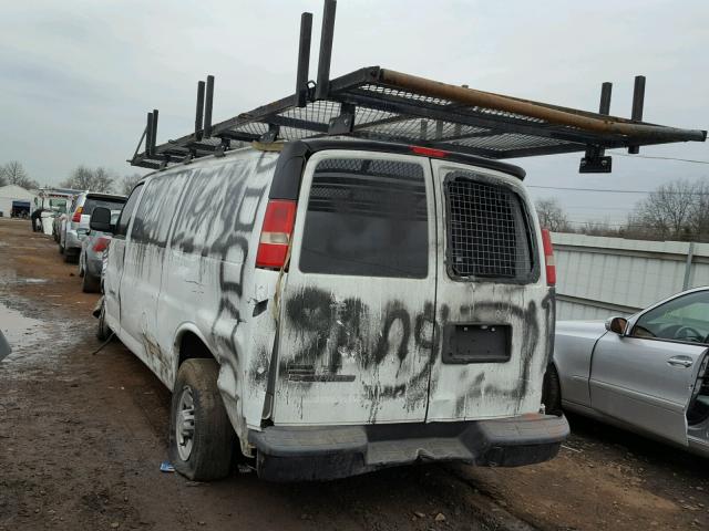 1GCWGGCA7B1126839 - 2011 CHEVROLET EXPRESS G2 WHITE photo 3