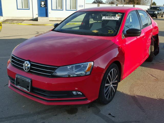 3VWD17AJXGM243544 - 2016 VOLKSWAGEN JETTA SPOR RED photo 2