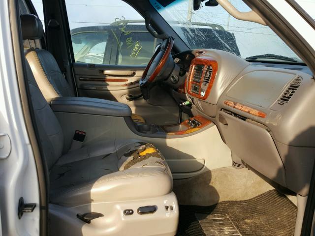 5LMEU27RX1LJ19788 - 2001 LINCOLN NAVIGATOR WHITE photo 5