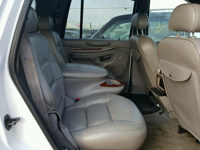 5LMEU27RX1LJ19788 - 2001 LINCOLN NAVIGATOR WHITE photo 6