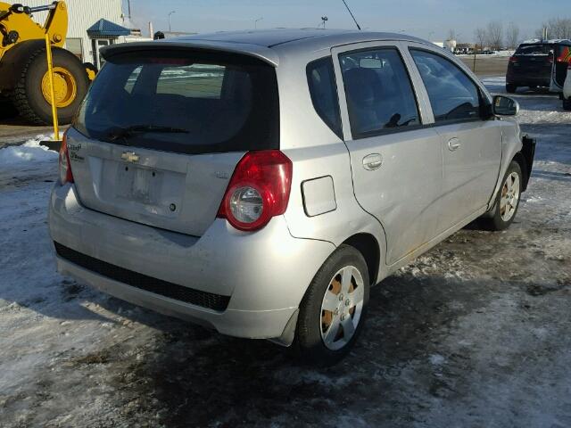 KL1TV65E19B331216 - 2009 CHEVROLET AVEO LS SILVER photo 4