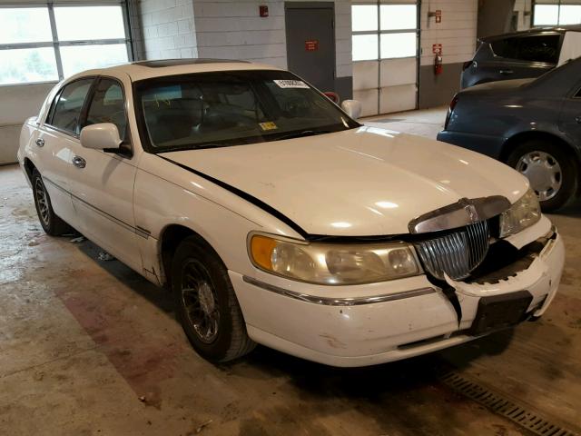 1LNHM82W4XY662582 - 1999 LINCOLN TOWN CAR S WHITE photo 1