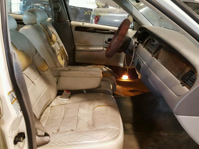 1LNHM82W4XY662582 - 1999 LINCOLN TOWN CAR S WHITE photo 5