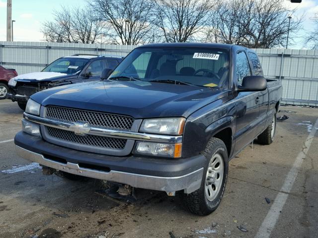 1GCEC19X75Z326805 - 2005 CHEVROLET SILVERADO GRAY photo 2