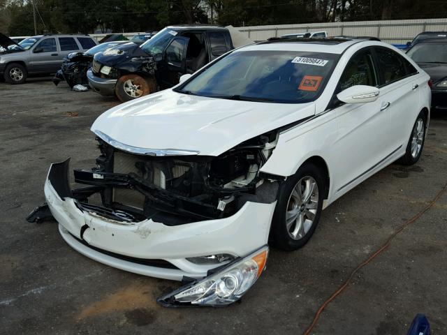 5NPEC4AB0BH307744 - 2011 HYUNDAI SONATA SE WHITE photo 2