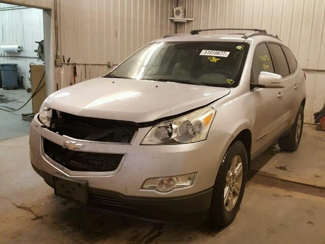 1GNEV23D19S124496 - 2009 CHEVROLET TRAVERSE L SILVER photo 2