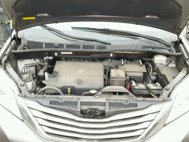 5TDYK3DC5DS384234 - 2013 TOYOTA SIENNA XLE CHARCOAL photo 7