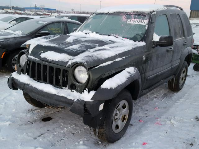 1J4GL48K06W289657 - 2006 JEEP LIBERTY SP GREEN photo 2