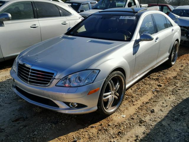 WDDNG71X08A154404 - 2008 MERCEDES-BENZ S 550 SILVER photo 2