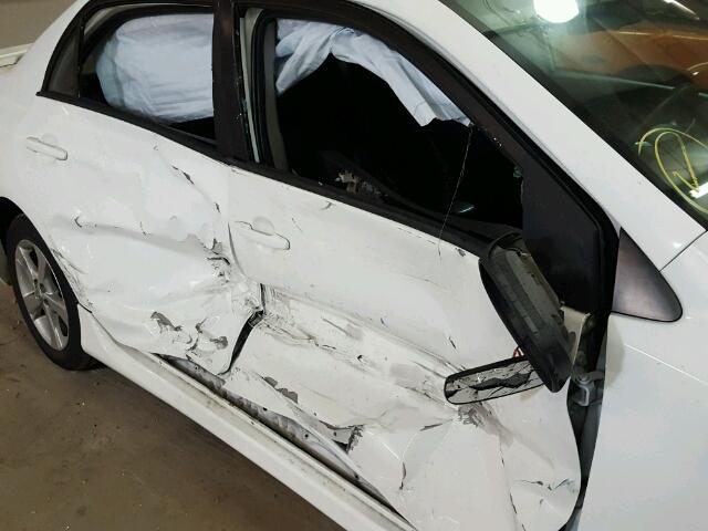 2T1BU4EEXBC596865 - 2011 TOYOTA COROLLA BA WHITE photo 9