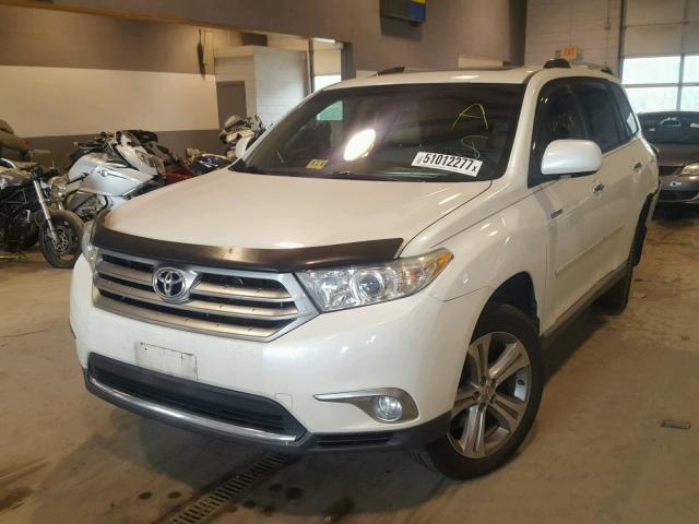 5TDYK3EH8BS035110 - 2011 TOYOTA HIGHLANDER WHITE photo 2