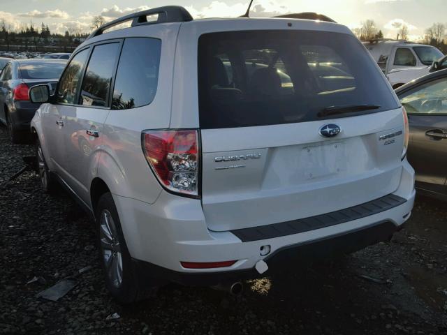 JF2SHADC7DH410542 - 2013 SUBARU FORESTER 2 WHITE photo 3