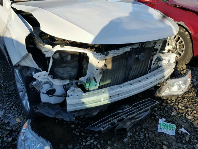 JF2SHADC7DH410542 - 2013 SUBARU FORESTER 2 WHITE photo 9