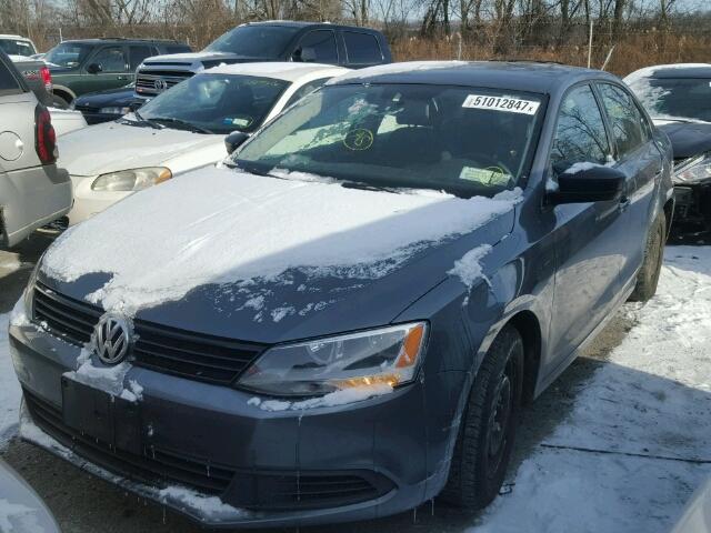 3VW1K7AJ1EM388758 - 2014 VOLKSWAGEN JETTA BASE GRAY photo 2