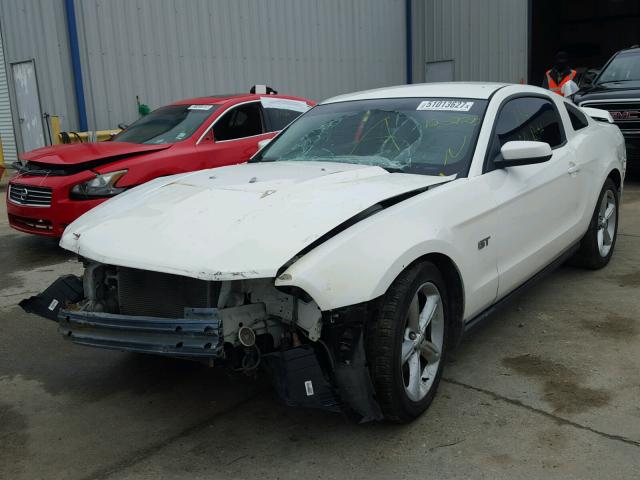 1ZVBP8CH3A5145507 - 2010 FORD MUSTANG GT WHITE photo 2