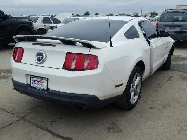 1ZVBP8CH3A5145507 - 2010 FORD MUSTANG GT WHITE photo 4