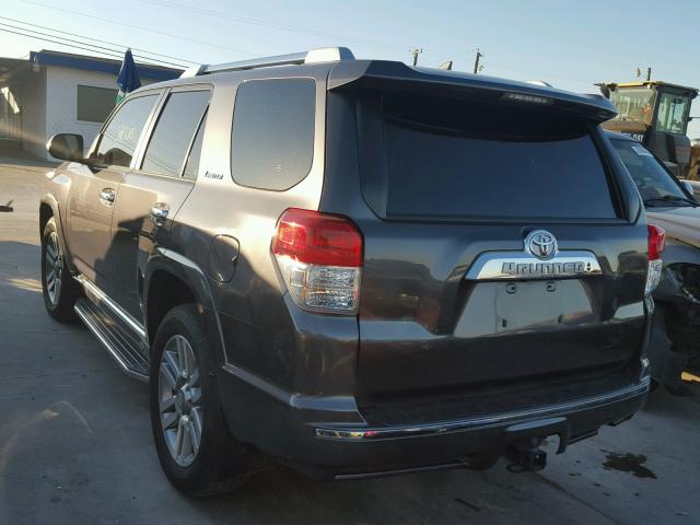 JTEZU5JR5D5058003 - 2013 TOYOTA 4RUNNER SR GRAY photo 3