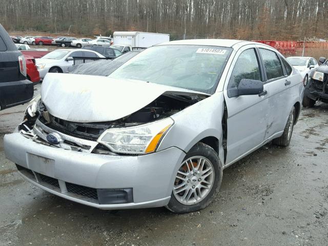 1FAHP35N09W179564 - 2009 FORD FOCUS SE SILVER photo 2