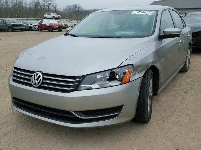 1VWAH7A31EC010070 - 2014 VOLKSWAGEN PASSAT S ვერცხლისფერი ფოტო 2
