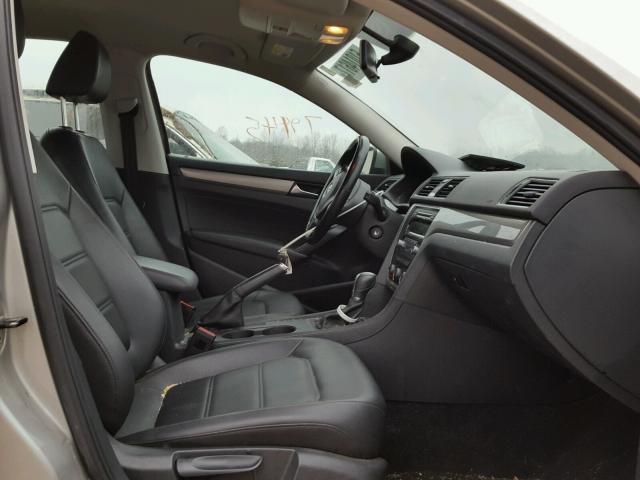 1VWAH7A31EC010070 - 2014 VOLKSWAGEN PASSAT S ვერცხლისფერი ფოტო 5
