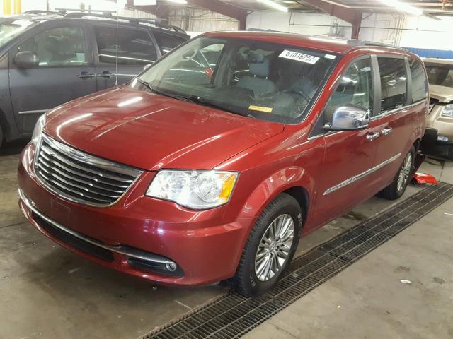 2C4RC1CG6DR571890 - 2013 CHRYSLER TOWN & COU RED photo 2