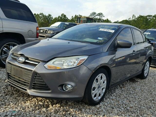 1FAHP3F21CL338010 - 2012 FORD FOCUS SE GRAY photo 2