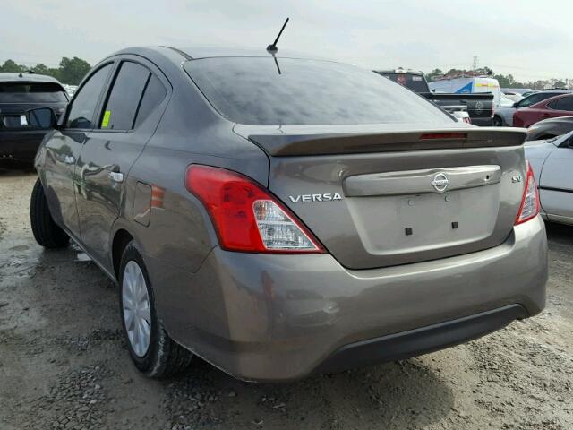 3N1CN7AP4HK442659 - 2017 NISSAN VERSA S GRAY photo 3