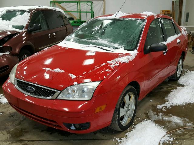 1FAFP34N36W160530 - 2006 FORD FOCUS ZX4 RED photo 2