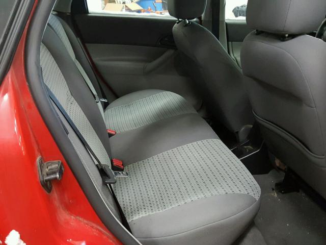 1FAFP34N36W160530 - 2006 FORD FOCUS ZX4 RED photo 6