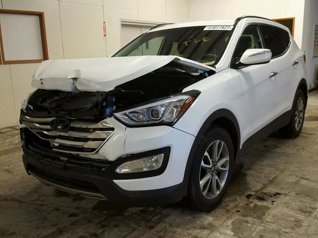 5XYZUDLA3GG361640 - 2016 HYUNDAI SANTA FE S WHITE photo 2