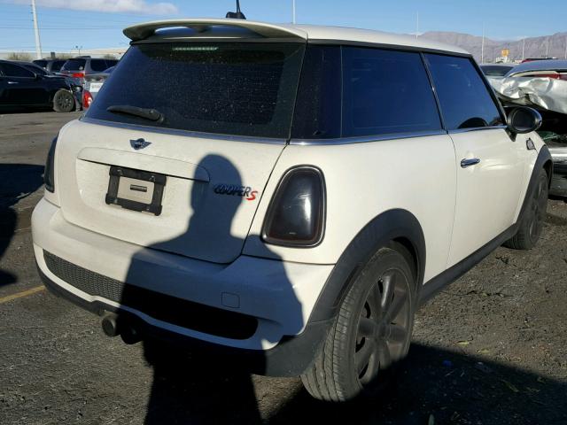 WMWMF7C54ATZ34448 - 2010 MINI COOPER S WHITE photo 4