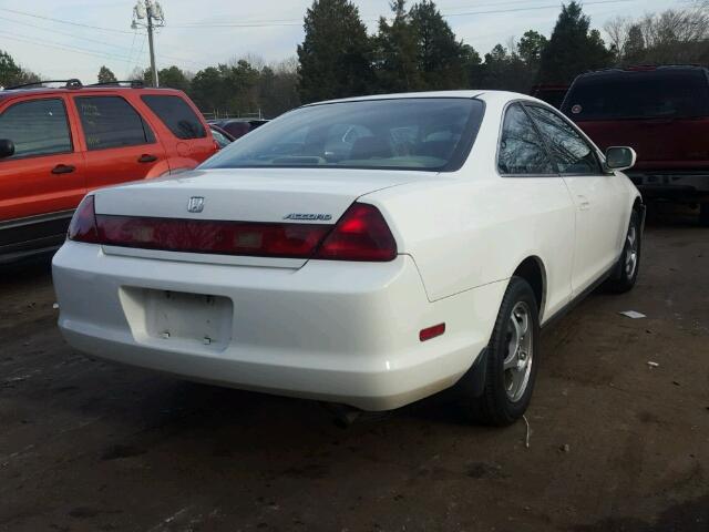 1HGCG3147YA010527 - 2000 HONDA ACCORD LX WHITE photo 4