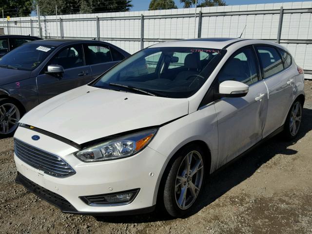 1FADP3N27GL405635 - 2016 FORD FOCUS TITA WHITE photo 2