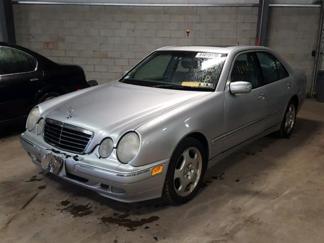 WDBJF70J31X054579 - 2001 MERCEDES-BENZ E 430 SILVER photo 2